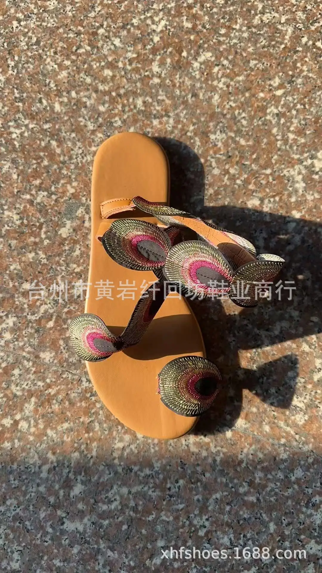 صنادل نسائية صيفية جديدة للتجارة الخارجية عبر الحدود صنادل شاطئ برش الطاووس المقلد العرقي الأمريكي