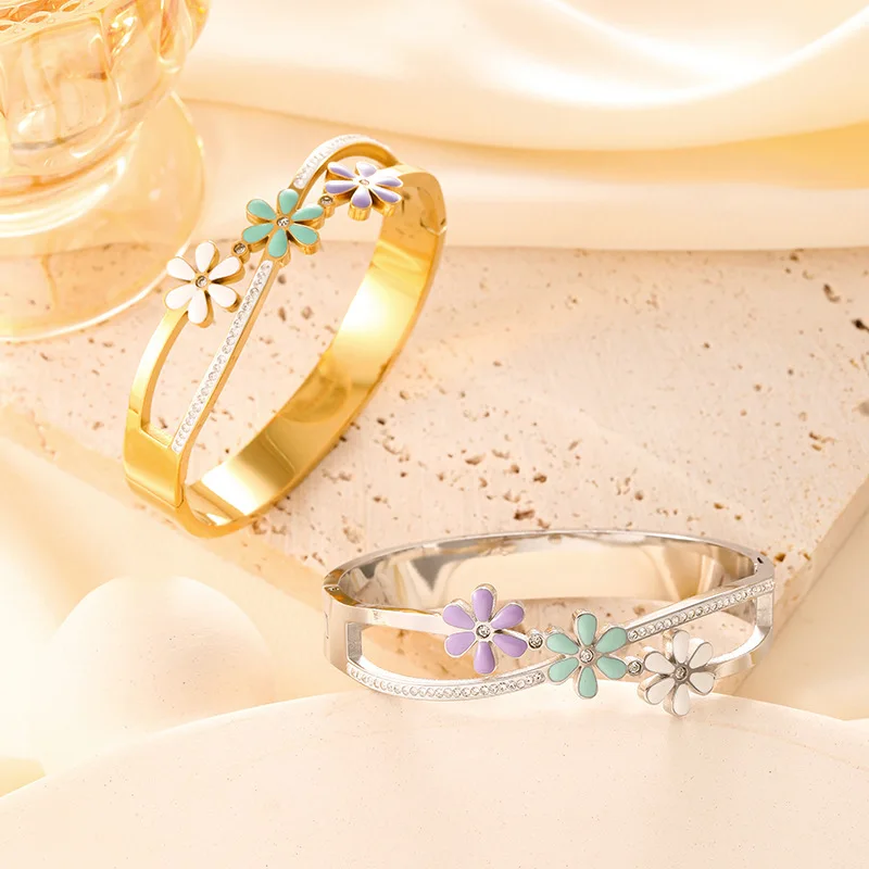 LENNIK Hochwertiges Temperament, vergoldetes Diamant-Armband, modisches Öl tropfendes Gänseblümchen-Armband für Frauen