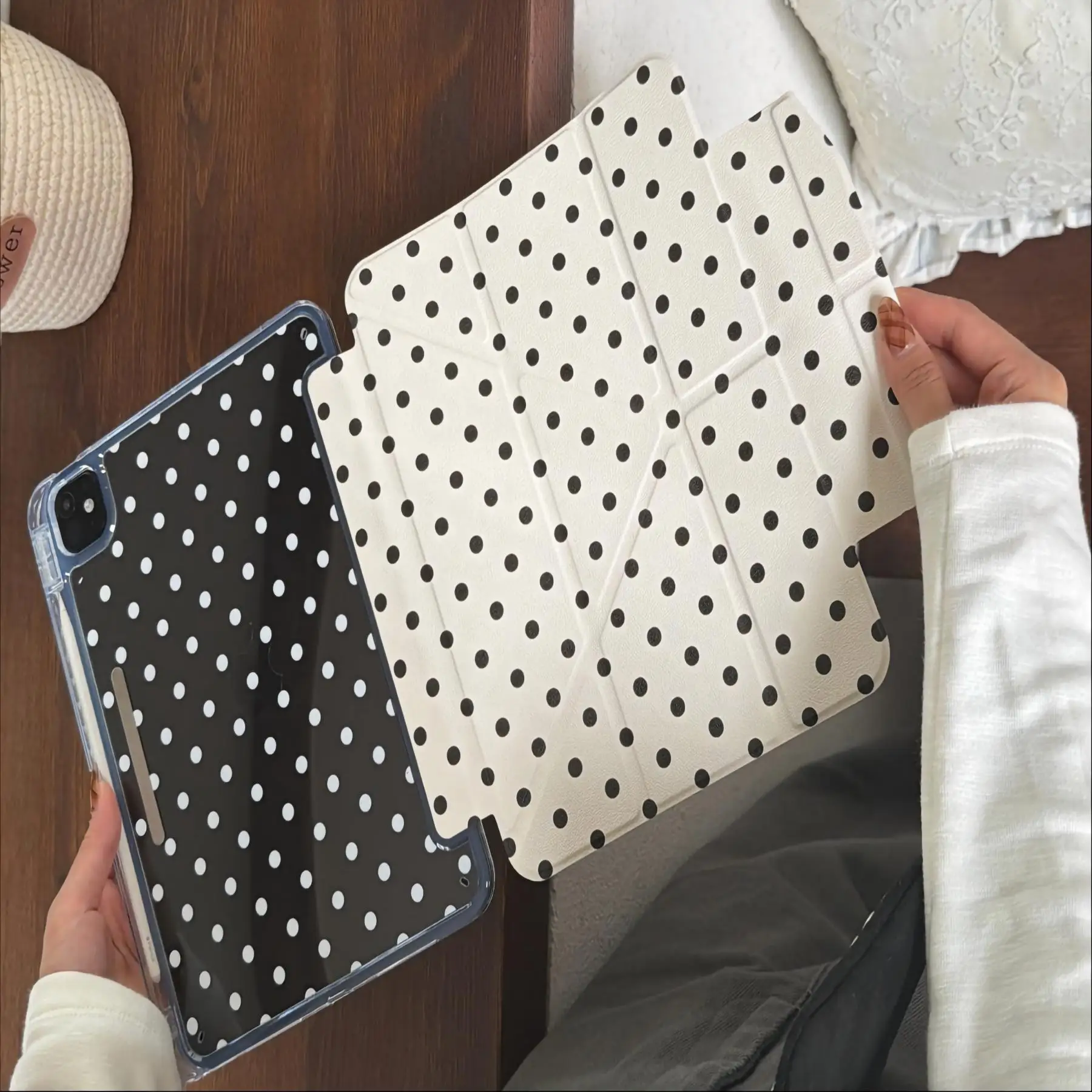Polka Dot Pattern Case for IPad 10th 10.9 A16 11th Air 11 13 Pro 11 12.9 13 M4 Mini 7 6 9/8/7th 10.2 6/5th 9.7 with Pen Holder