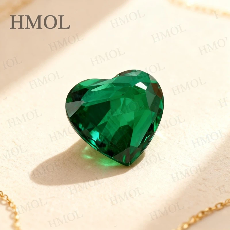 أحجار كريمة مفكوكة على شكل قلب مختبر نمت زمرد زامبي مع شقوق مدخلات داخل الحرارية المائية لمجوهرات عيد الميلاد وعيد الشكر