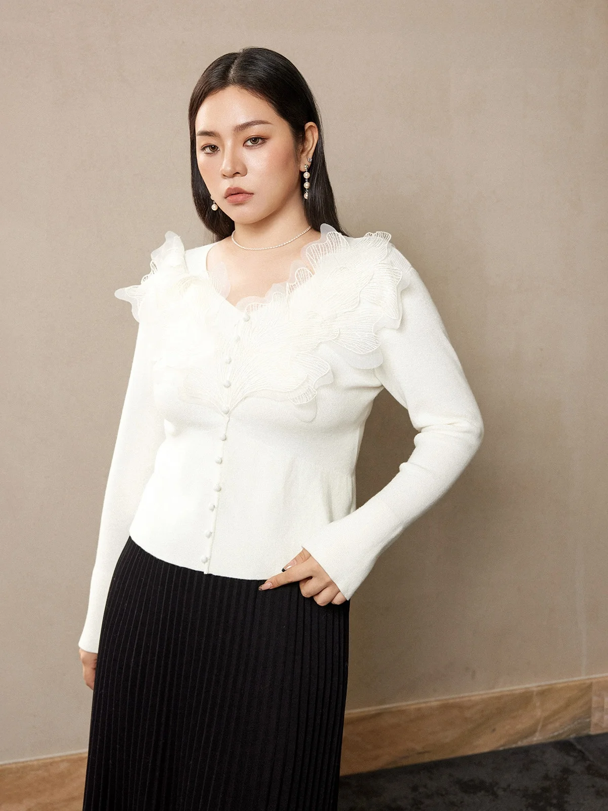 

Plusmall Sweet Baily Wool Blend Slim Fit V-Neck Large Flower Soft Base Sweater Long Sleeve Knitted Top for Women