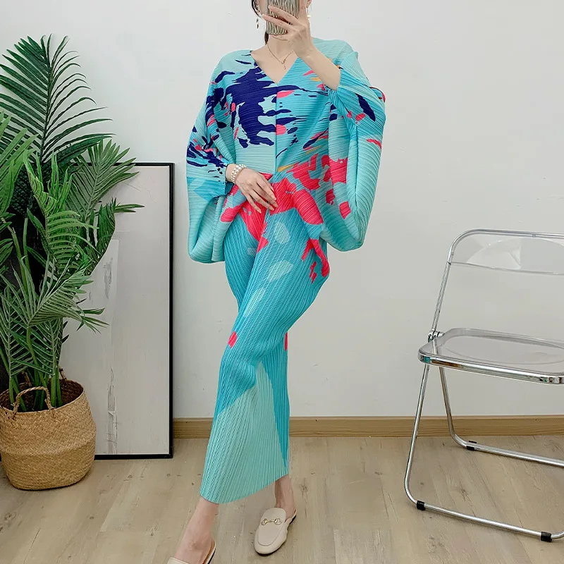 

Miyake Pleated V-neck Bat Sleeve Long Dress In The Summer of 2023 The New Femininity Elegant Print Is Slim and Elegant Hot Sales