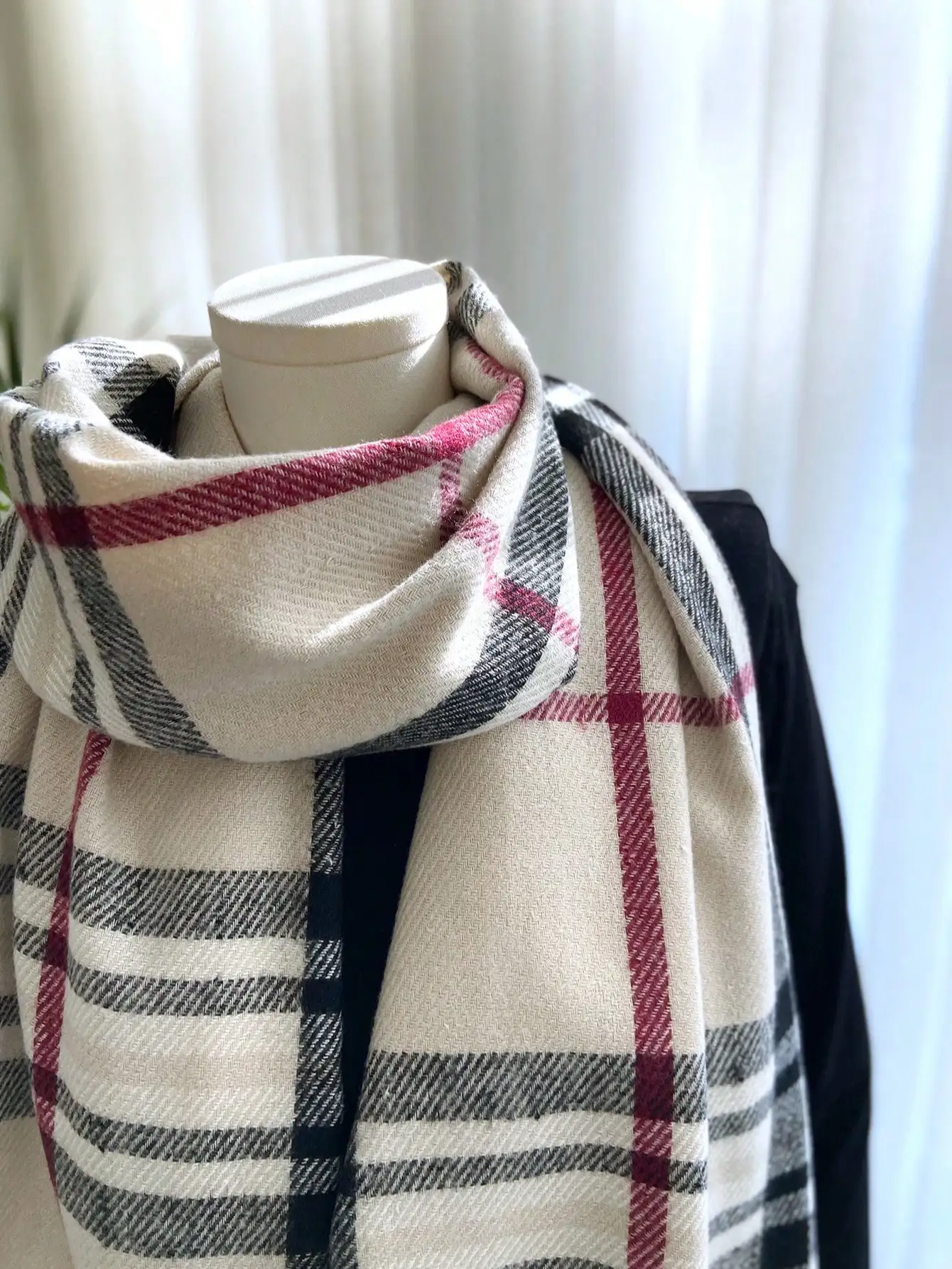 1pc feminino bege xadrez borla cachecol, moda elegante xale de caxemira falsa, à prova de vento e quente para ao ar livre, outono/inverno para vestido