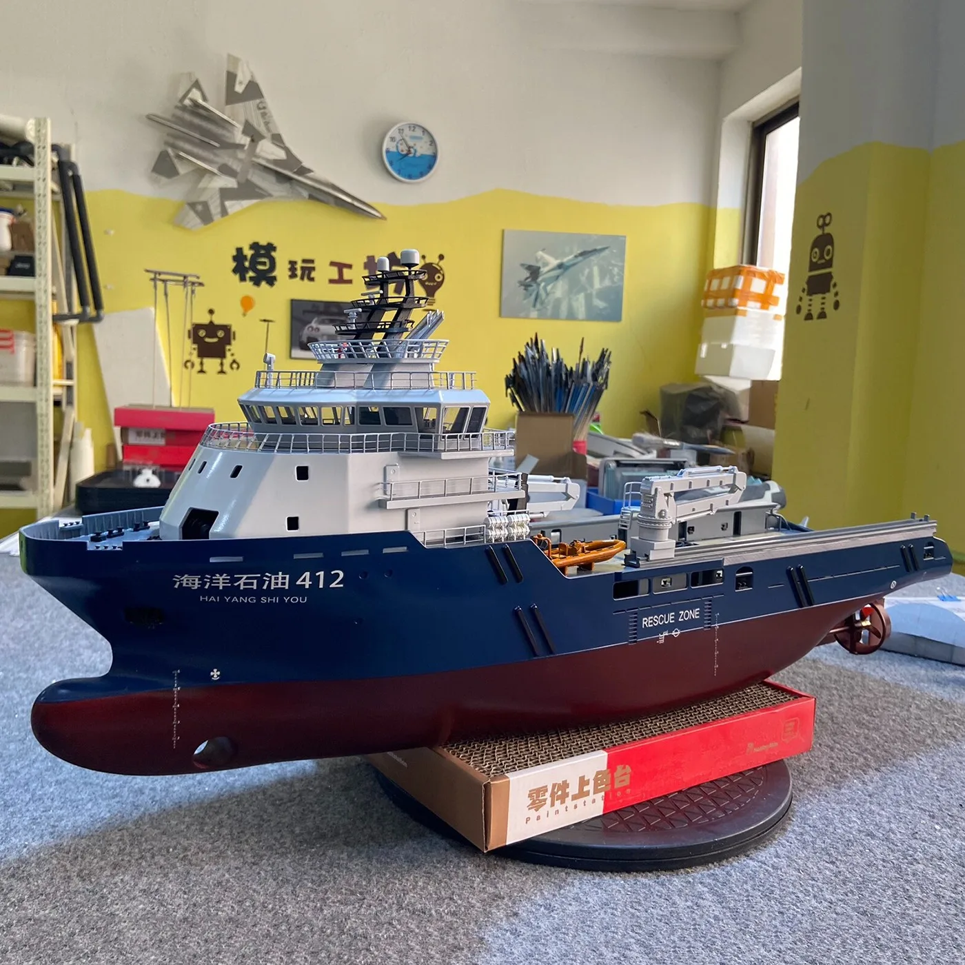 RC Ships 74.1cm Simulation 842 Marine Oil Remote Control Boat Equipped with Cockpit Lighting RC Schiffe Model RTR Ship Toy Gift