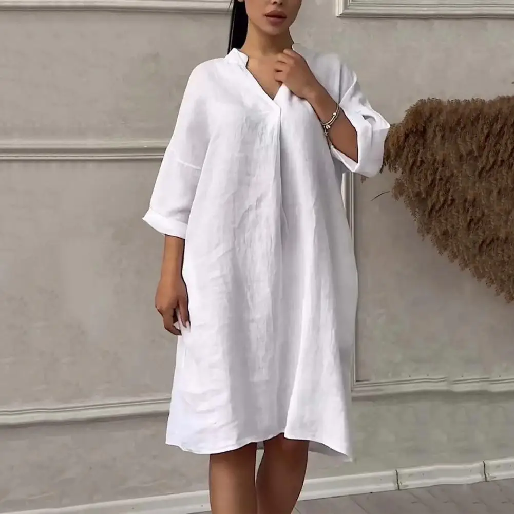 

Женское однотонное платье-трапеция с V-образным вырезом и боковыми карманами