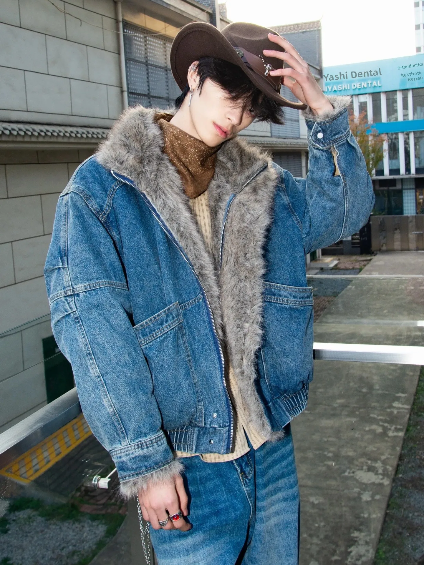 

Мужская утепленная джинсовая куртка на флисовой подкладке, повседневная зимняя куртка, теплая, с полиэстеровой внутренней и хлопковой внешней отделкой