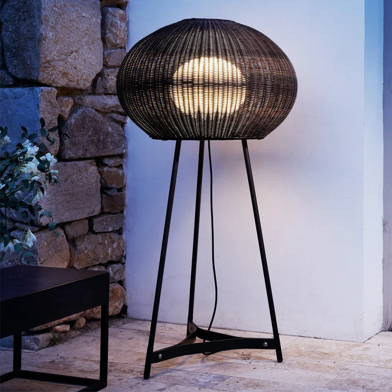 Villa courtyard floor lamp, hotel restaurant poolside outdoor waterproof lamp, garden lawn modern simple landscape lamp