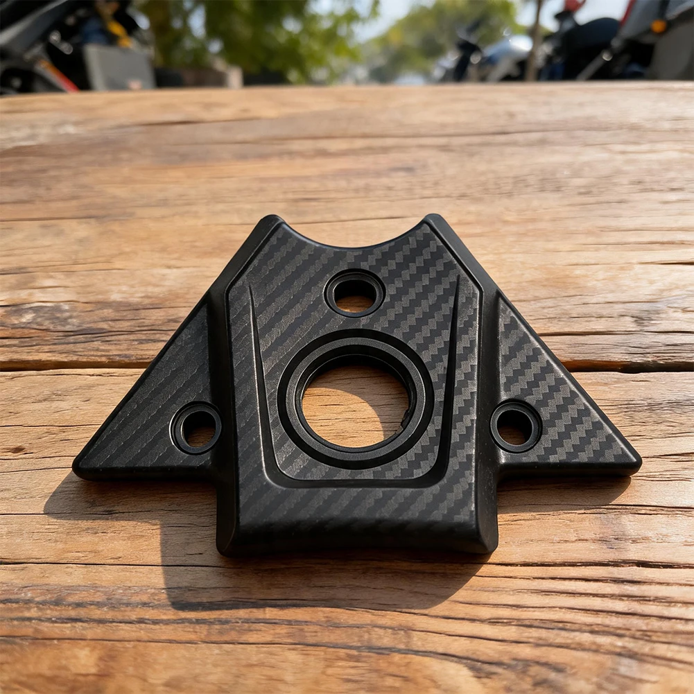 Cubierta decorativa para la consola central de la bicicleta eléctrica todoterreno Yozma IN10 Pro. Piezas de protección para el interruptor de encendido, fabricadas en plástico PP.