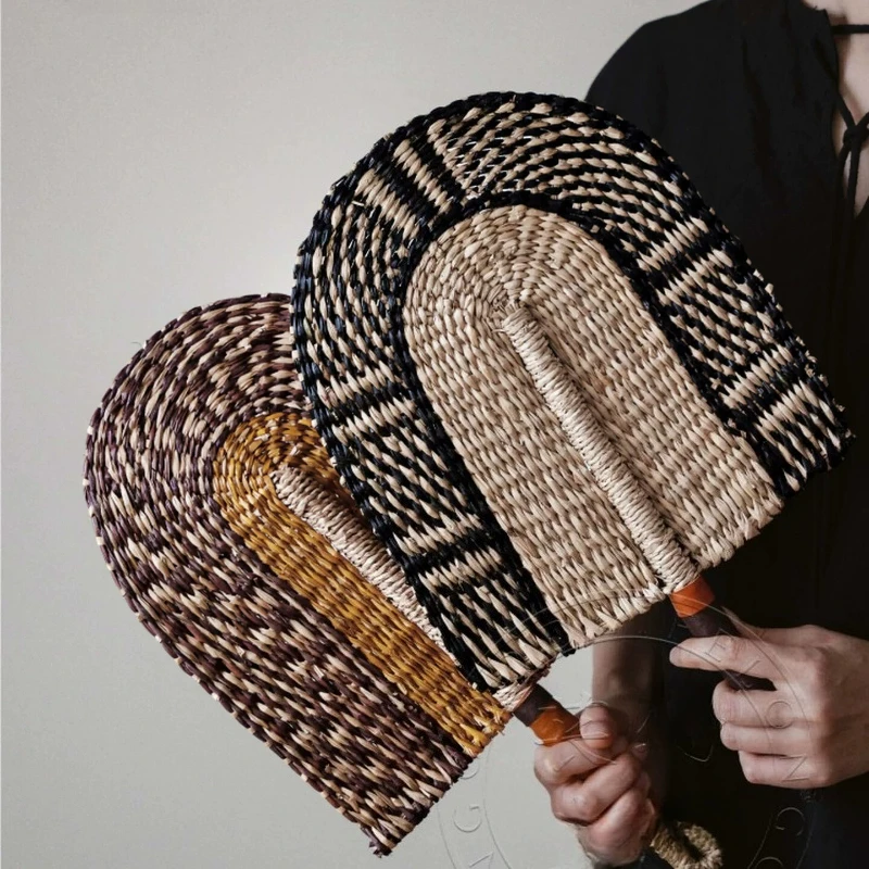 Handmade Seagrass Woven Hand Fan Summer Portable Cooling Fan Mid-century Home Living Room Wall Decor B&B Hanging Ornament Craft