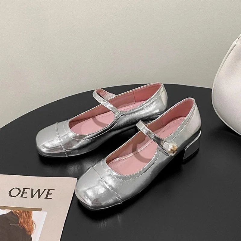 2025 جديد الخريف النمط الفرنسي ماري جين أحذية للنساء الفضة العلوي الوردي بطانة صندل بكعب مكتنز جولة تو Strappy حذا فردي للسيدات