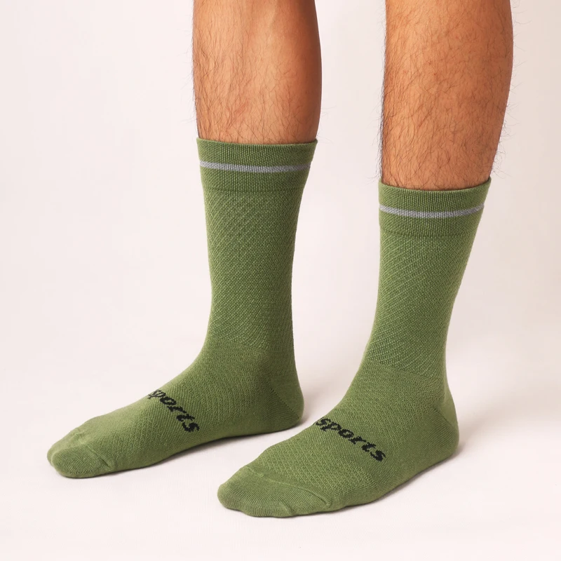 As meias de ciclismo reflexivas de lã Sporcks são reflexivas, quentes, absorventes de calor, absorventes de umidade, anti-pilling e adequadas para esportes de outono e inverno