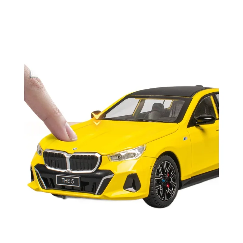 1:24 BMW 5-serie 530Li auto's speelgoed miniatuurmodellen legering gegoten deuren geopend voertuigen met terugtrekbare auto perfecte cadeaus voor kinderen