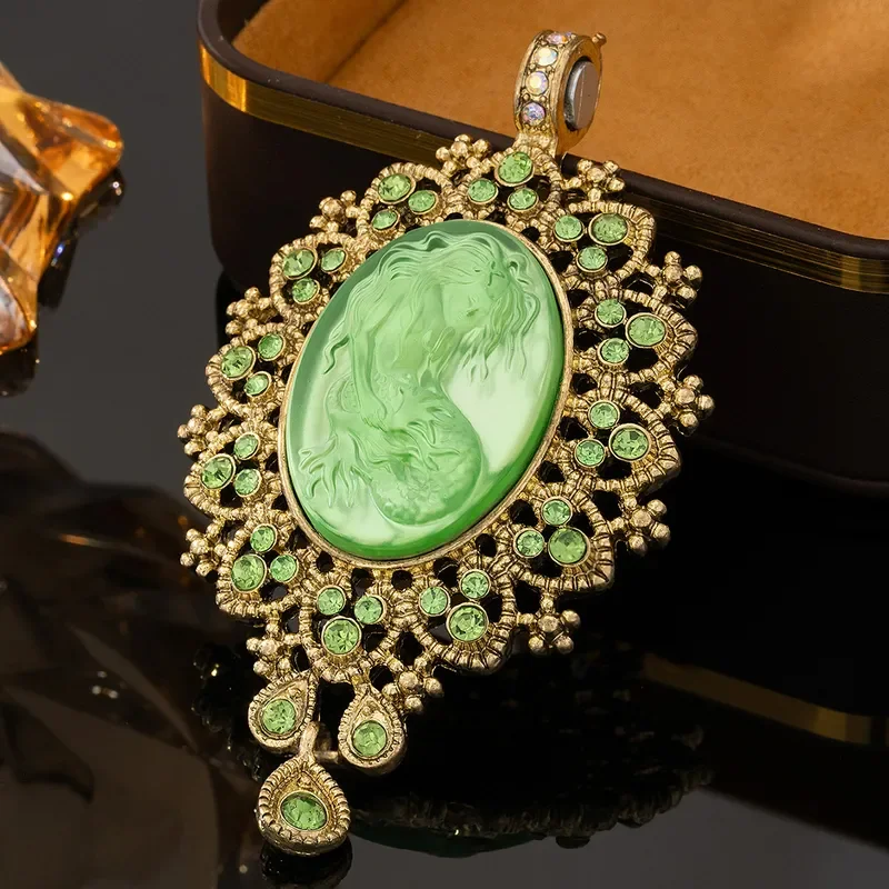 Qingdao medieval vintage necklace pendant, simple mermaid with diamond temperament versatile medieval magnetic pendant