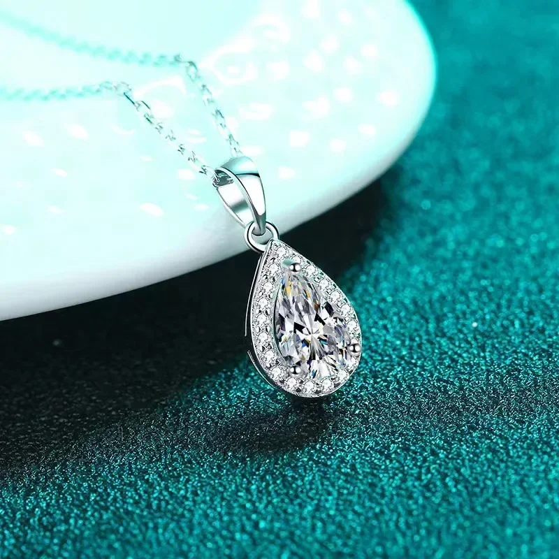 

Elegant Design Droplet Shaped Platinum PT950 1 Carat Moissanite Diamond Pendant for Girlfriend Necklace Fine Jewelry for Women