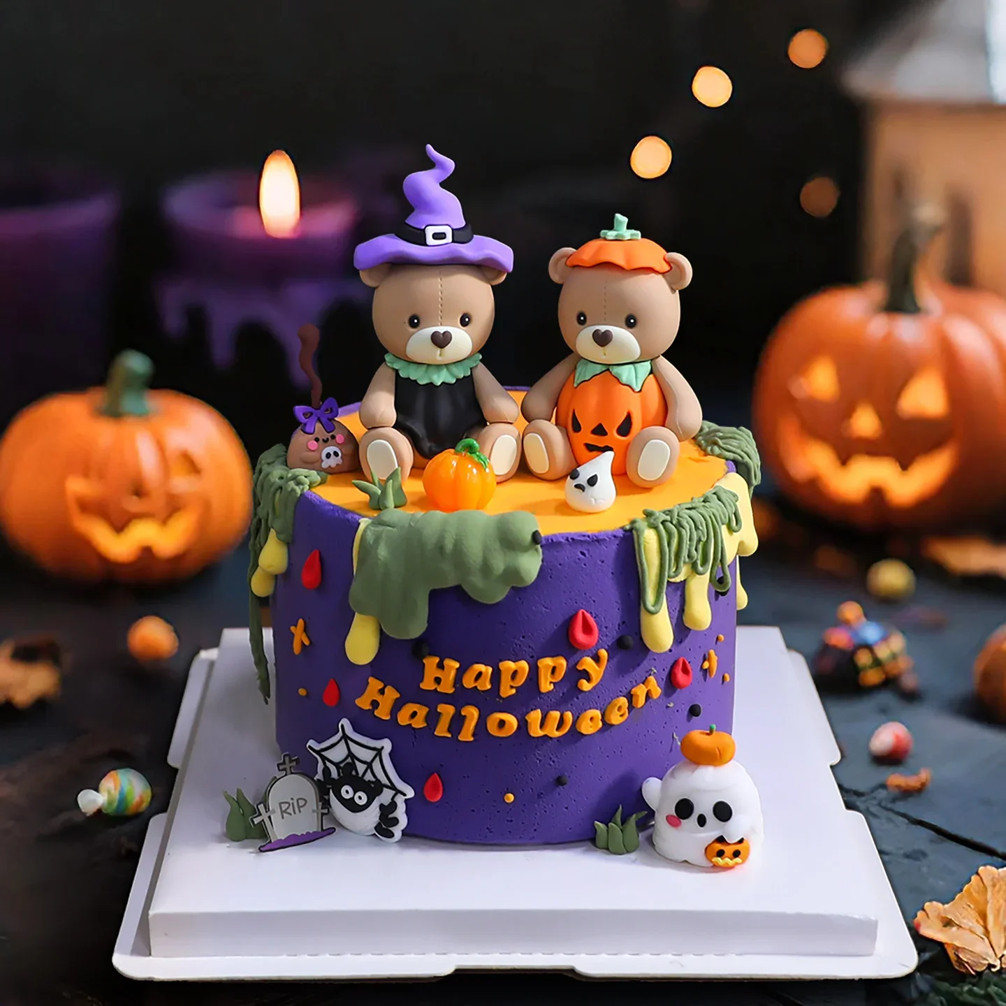 Niedlicher Kürbis-Zauberer-Bär-Kuchenaufsatz mit Regenbogenbogen und Spinnennetz, Halloween-Party-Dekoration als Weihnachtsfeier-Geschenk