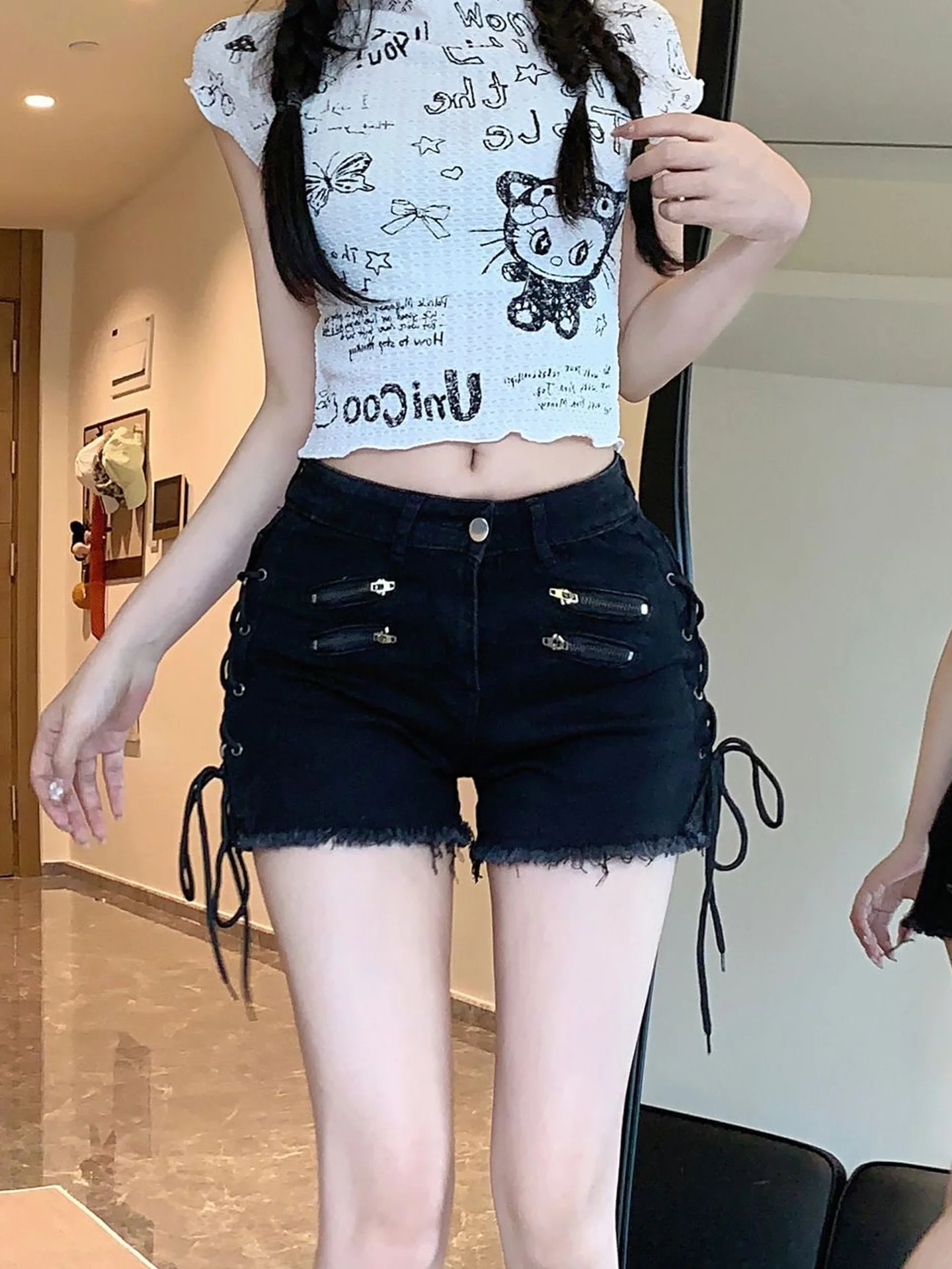 

Женские летние новые джинсовые шорты из выстиранного черного денима с поясом, молнией и рваными краями, винтажные прямые джинсы-шорты в стиле Dopaamine