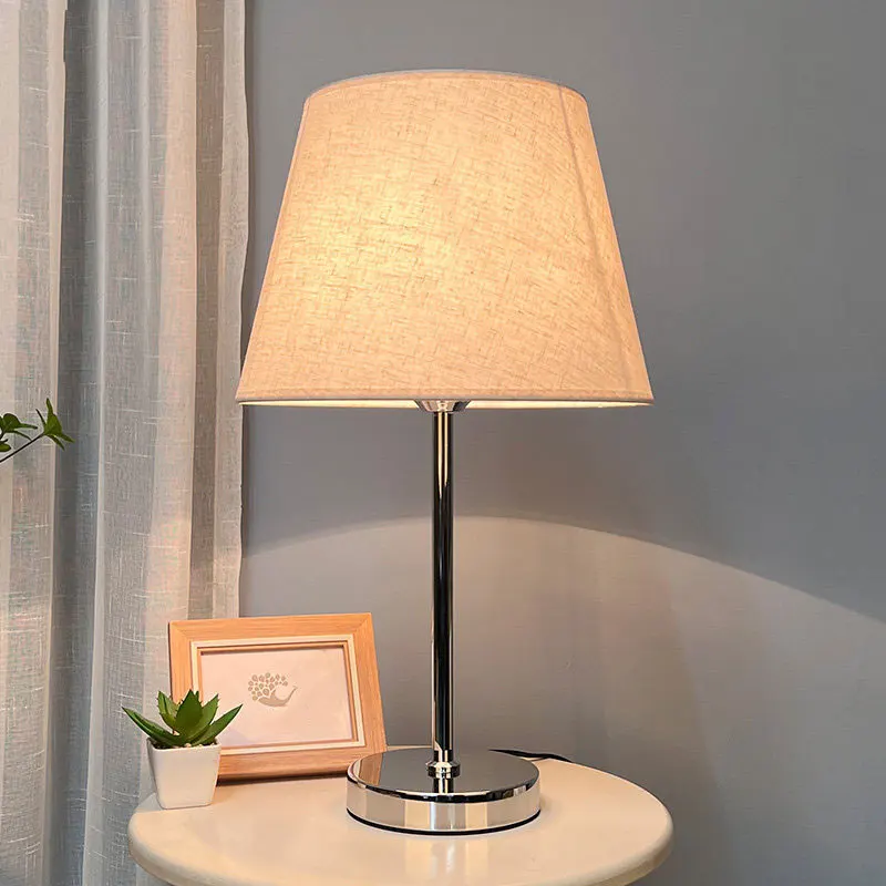 Moderne Minimalistische Schreibtischlampe, Nachttischlampe für Schlafzimmer, Europäische Wohnheimlampe, Stoff-Leselampe zur Dekoration im Arbeitszimmer