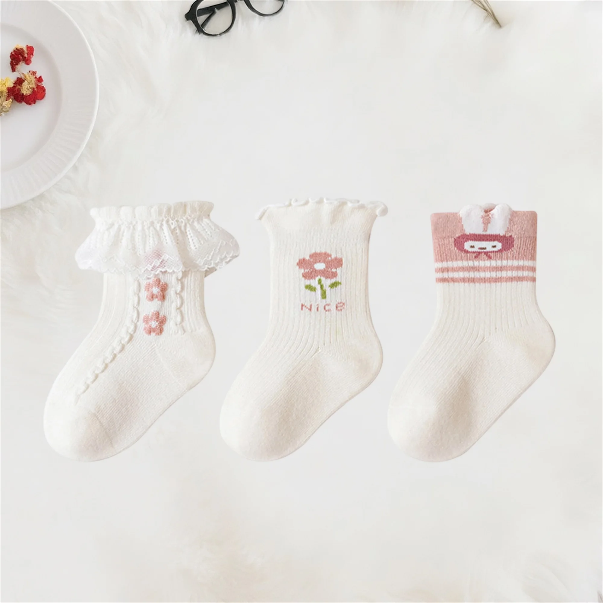 جوارب رائعة تصل إلى الركبة للأطفال الصغار مع طباعة حيوانات ممتعة وحواف دانتيل رقيقة لملابس الربيع الأنيقة #1
