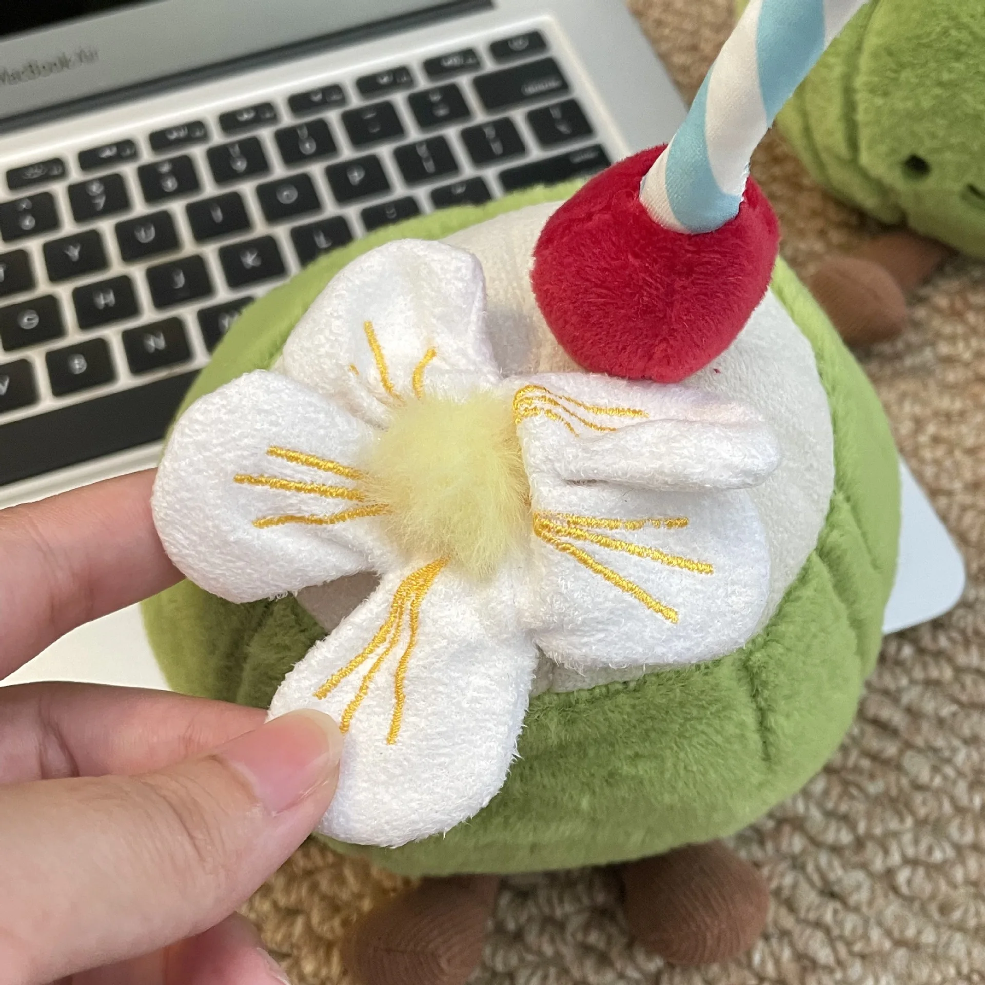 لعبة قطيفة جديدة لمشروبات جوز الهند المنعشة - دمية محشوة لطيفة على شكل علبة، وسادة ناعمة وهدية فريدة من نوعها #5