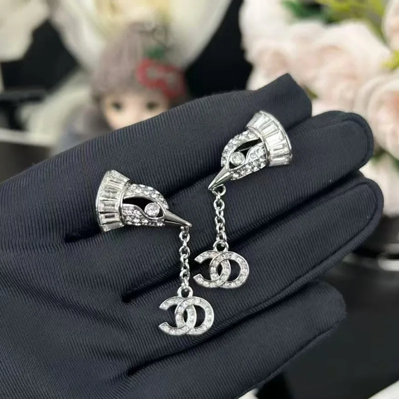 

Серьги-цепочки 25S High Version C Home New с подвеской в форме птицы и бриллиантами