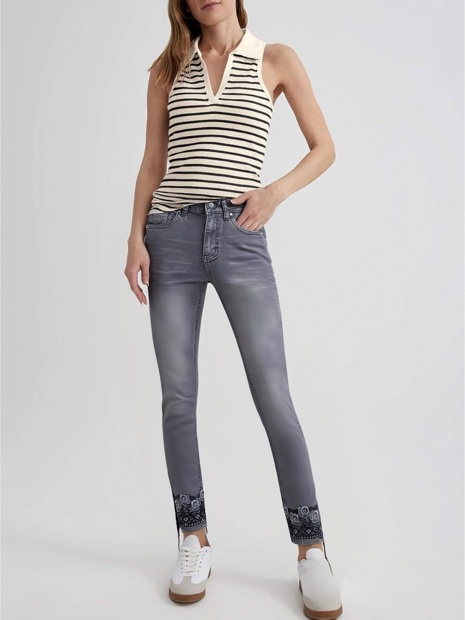 أوروبية، أمريكية، إسبانية، مفردة أصلية، مغسولة بالرمل، أرجل السراويل البالية، جينز نسائي مطرز، علامة تجارية فاخرة خفيفة