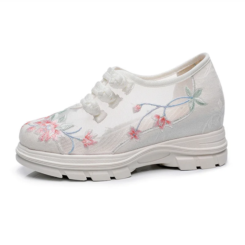 Scarpe con plateau piatto ricamato a fiori da donna nuova estate scarpe da ginnastica in tessuto Denim Comfort Casual da donna cinese