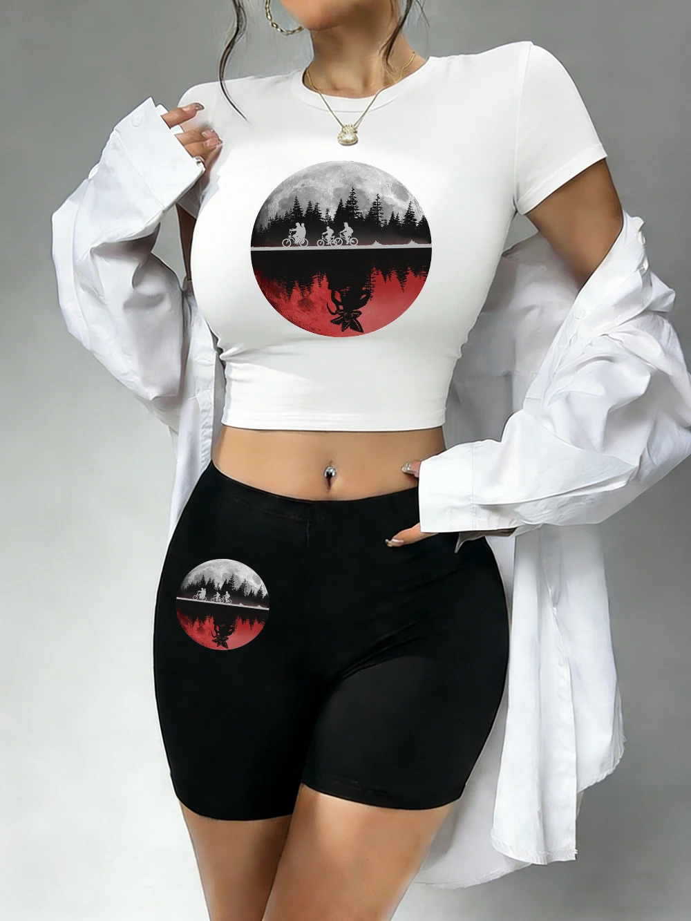 

Спортивный комплект для женщин: укороченный топ и шорты с принтом велосипедистов, высокая эластичность, мягкий, облегающий, с круглым вырезом