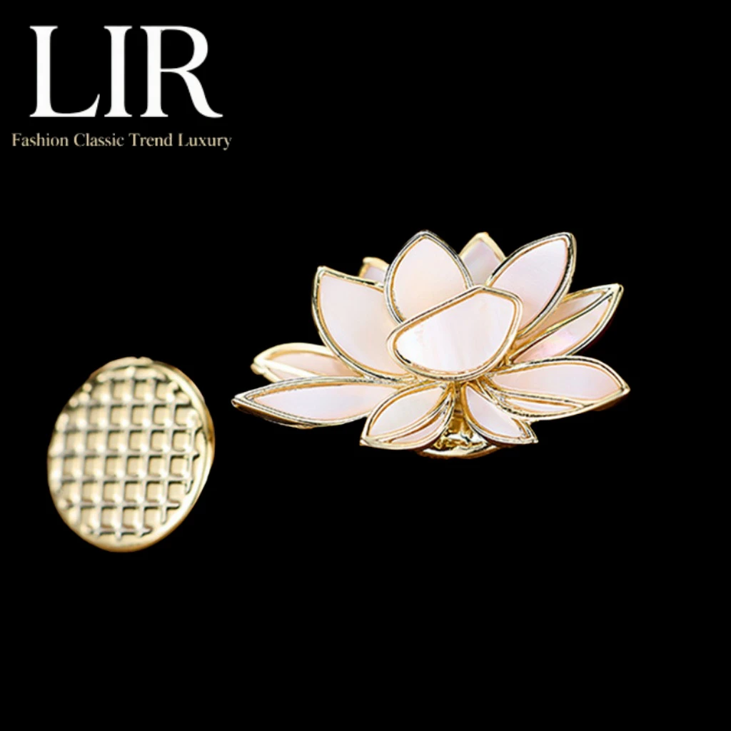 Lir Women's Brooch:…