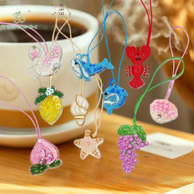 

Handmade Conch Whale Applique Patches with Crystal Grape Peach Fruit Beads for Clothing, Keyrings, Bag Pendants