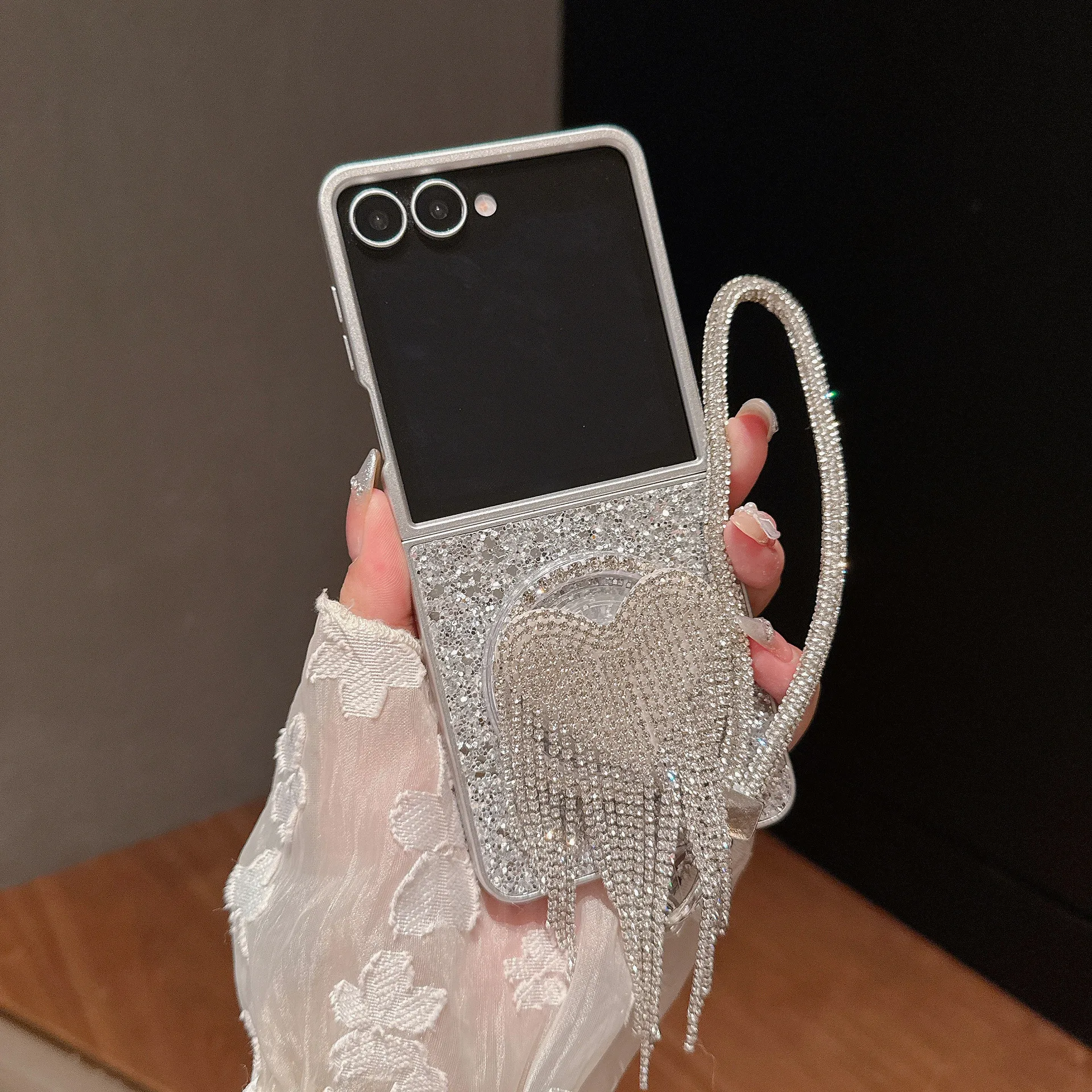 

Heart Tassels Phone Case For Samsung Galaxy Z Flip 7 6 5 4 Protective Back Cover For ZFlip5 ZFlip6 ZFlip7 Case Shell