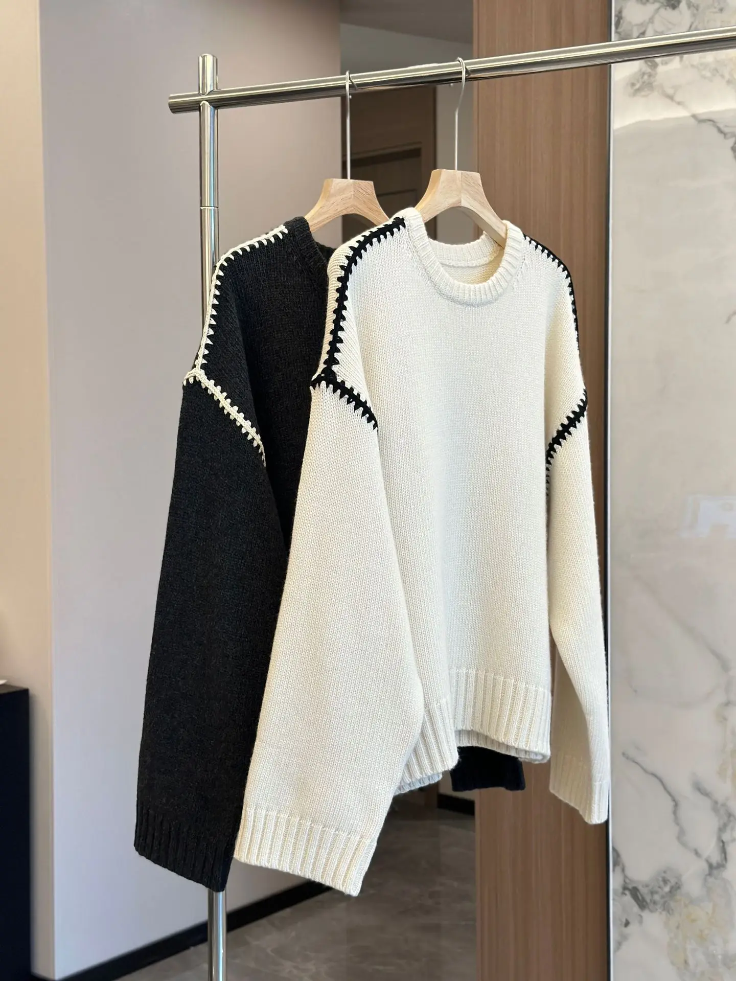 Fashion Women  Stitched Edge Wool  Sweater Round Neck Lady Pullover Loose Knitted Sweater Top for Winter New Style