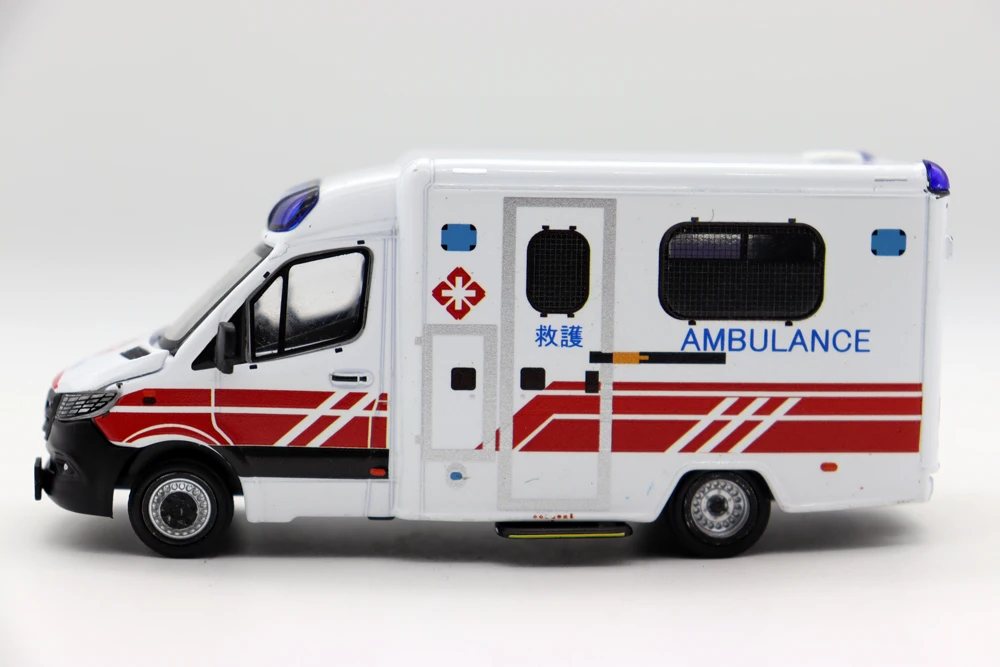 

ERA Car 1/64 Scale Sprinter HK Ambulance(PRA) Diecast Alloy Toy models for collection