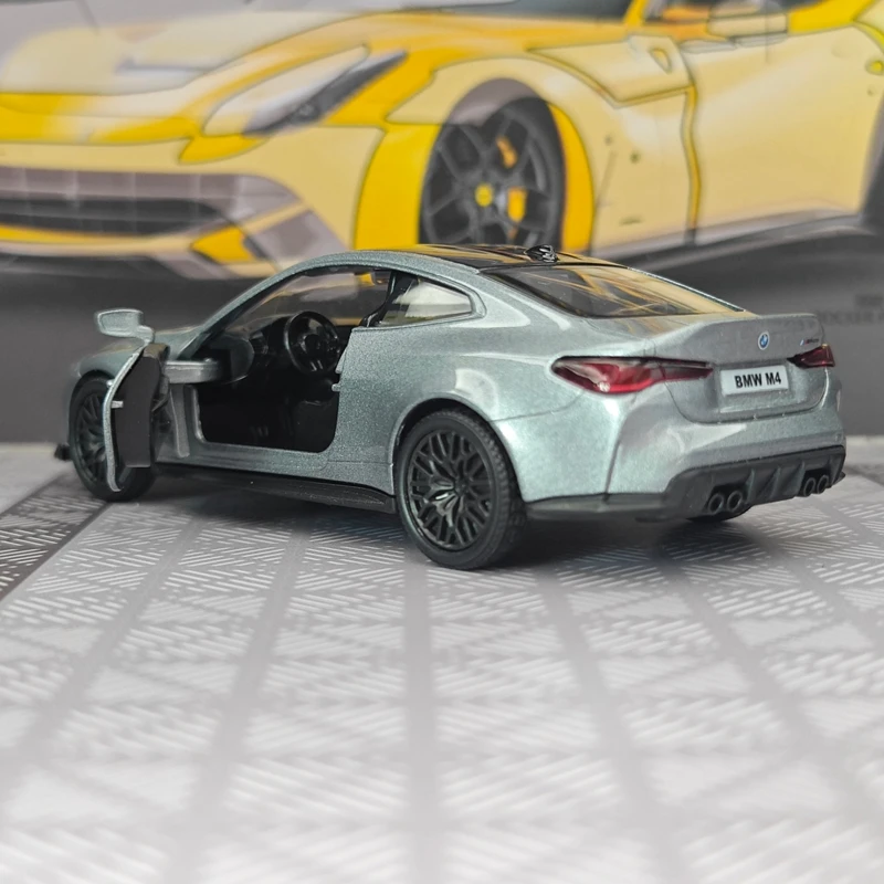 

Модель суперкара BMW M4 CSL из сплава, масштаб 1:36, с богатой детализацией, тонкой отделкой и высоким качеством, подходит для коллекции.
