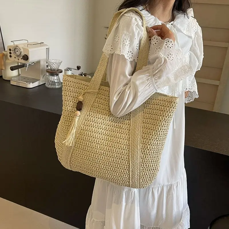 Spring/Summer Large Capacity Grass Woven Bag for Women 2024 New Fashion Commuter One Shoulder Tote Bag Beach Vacation Woven Bag