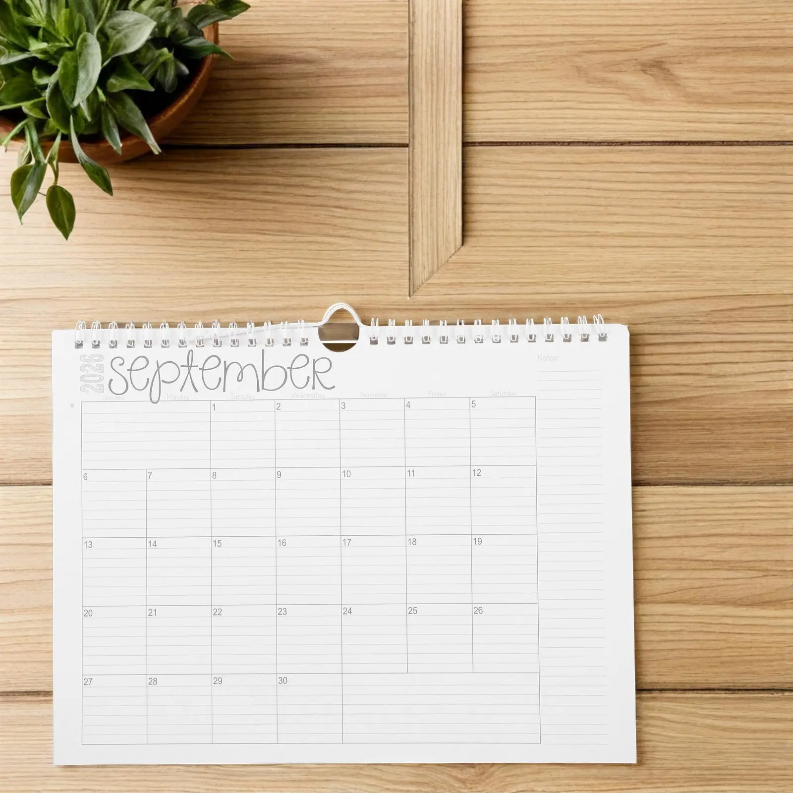 

Настенный календарь-планировщик на 2026 год с пружинным переплетом и просторной полосой для записей