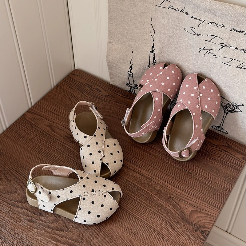 Girls Polka Dot Toes Capped Sandals Retro Style Children Cross Sandals Soft Sole Kids Summer Beach Shoes Hook Loop 2026 New