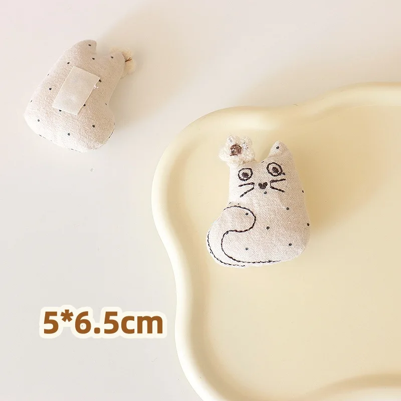 Korean Fabric Cat House Brooch Cute Small House Design Autumn Winter Versatile Pin for Bag Shoe Hat Decoration - view 5