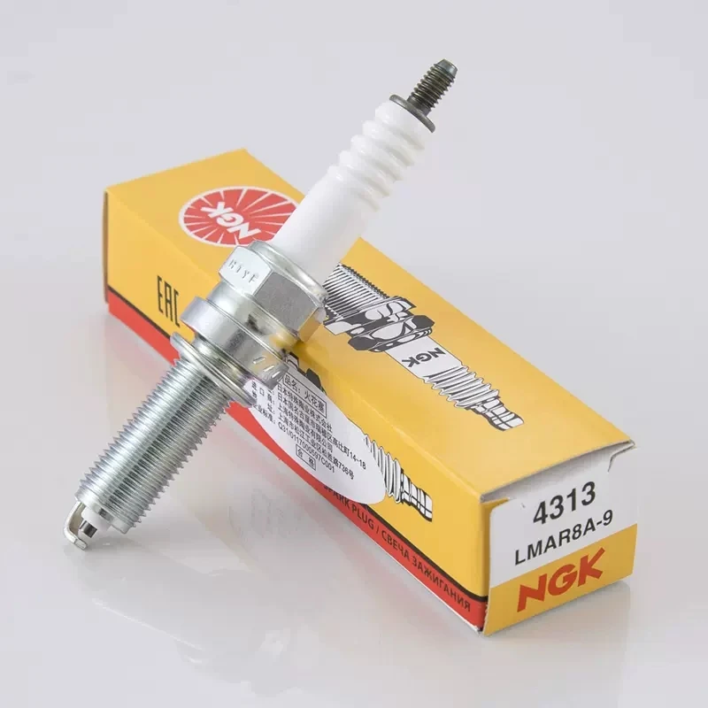 Motorcycle spark plugs are suitable for Yamaha MT07/03 Honda CB1100 Fosa 350 PCX160 LMAR8A-9