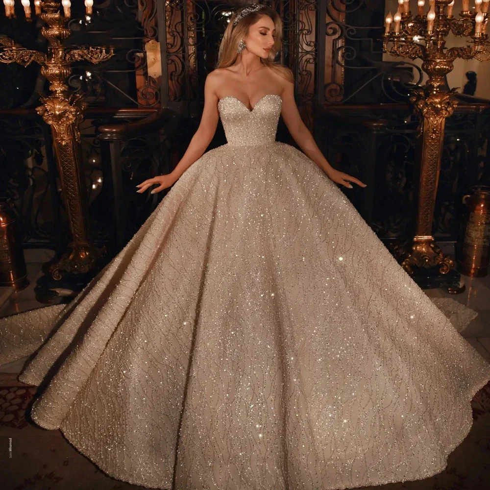 Abiti da sposa principessa brillanti personalizzati che bordano ricami in pizzo con spalle scoperte abiti da sposa senza maniche Vestido De Noiva
