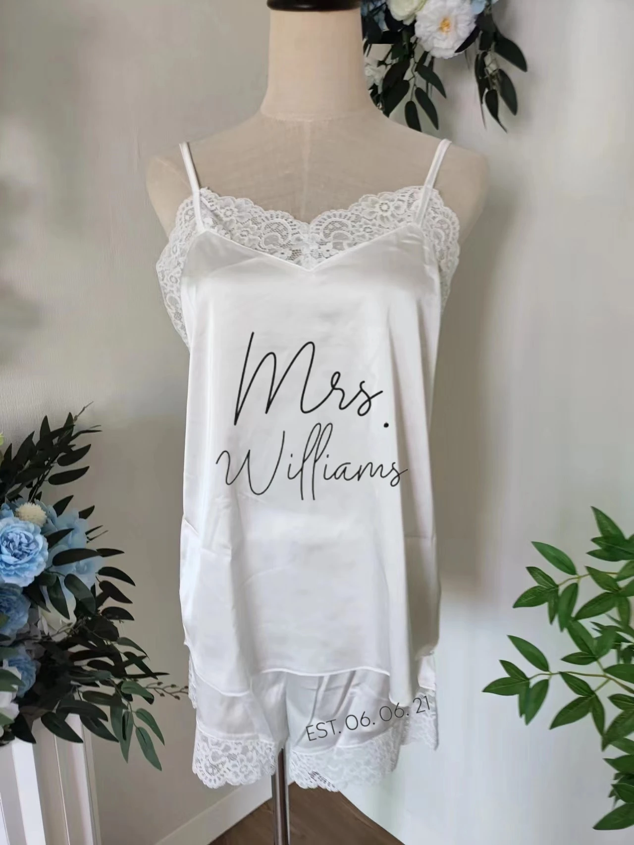 Pigiama da sposa in pizzo personalizzato sposa Lacey Pjs abito da luna di miele regalo della sposa Mrs. pigiama Set regalo per addio al nubilato