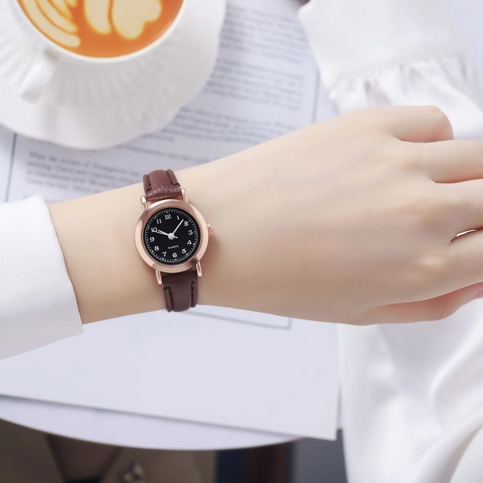 New Fashion Women's Watch Female Student Korean Edition Simple Watch Retro Strap Small Dial Quartz Watch