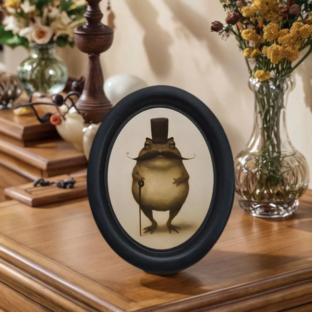 1 Piece of Vintage Gentleman Toad Wall Decoration, Black Oval Frame, Top-Hatted Toad with Mustache and Cane Wall Art, Dark Academy Style Wall Decor for Study Room or Entryway, Gift for Frog Enthusiasts