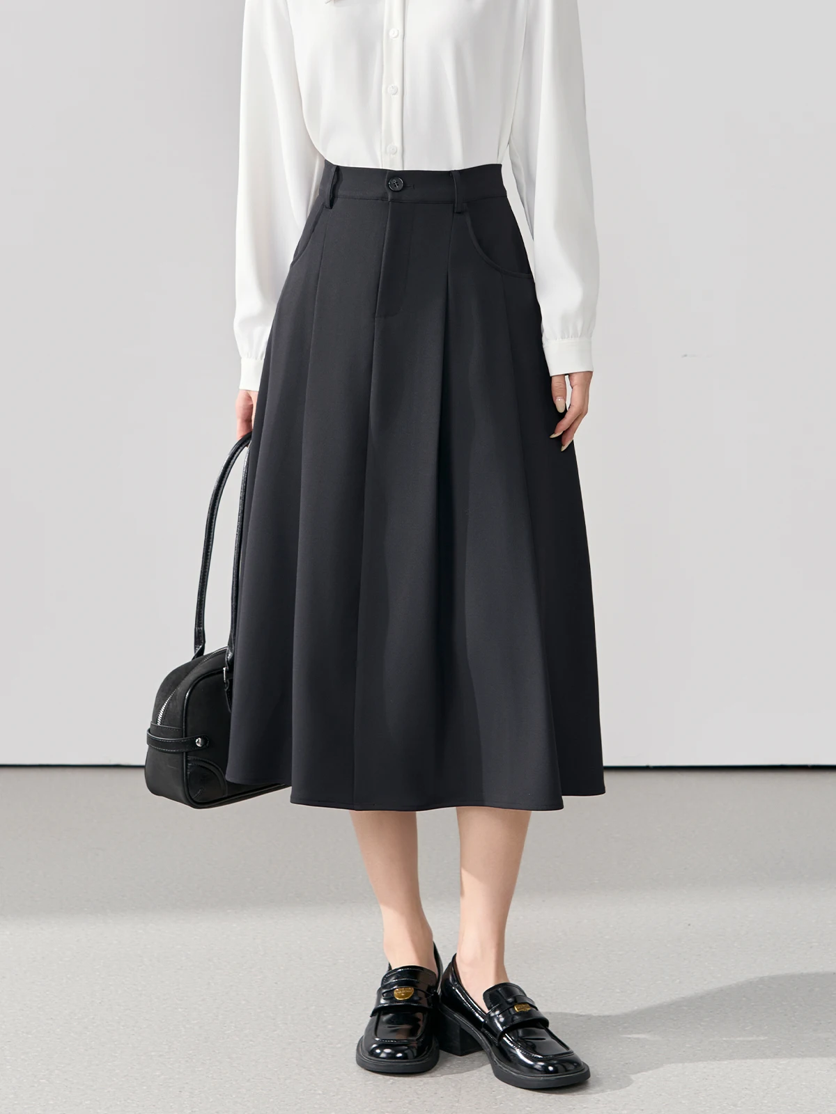 

Элегантная черная юбка А-силуэта средней длины для женщин от Miss Bird, идеально подходящая для профессиональных собеседований и повседневной носки.