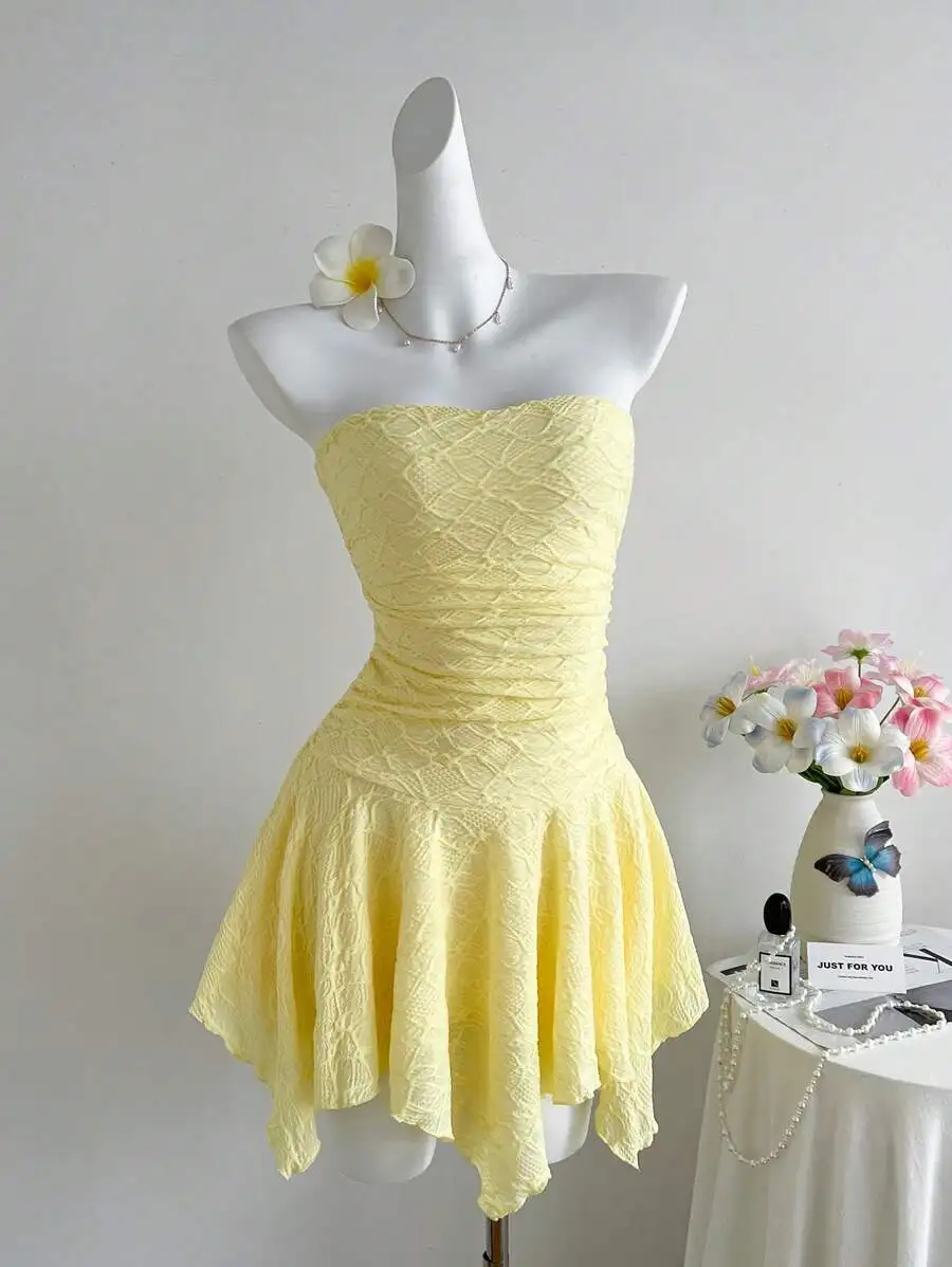 

Желтое кружевное платье-труба с асимметричным подолом и драпировкой на талии