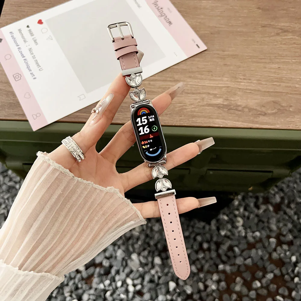 Mi Band 10/9/8 حزام من الجلد لـ Xiaomi Smart Band 8/9/10 حزام جلدي نحيف للنساء مع سوار معدني كريستالي بلينغ