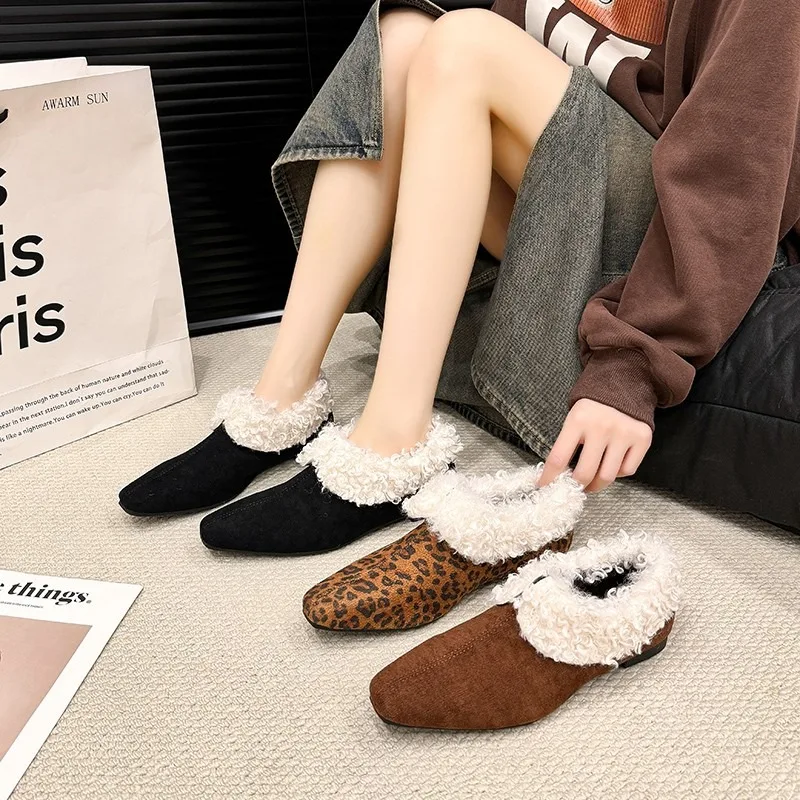 

Низкие женские туфли с закрытым носком, плюшевые тапочки для взрослых, шлепанцы, модные шлепанцы из флока, меховые роскошные острые резиновые туфли на каблуке с копытами из ткани Fretw