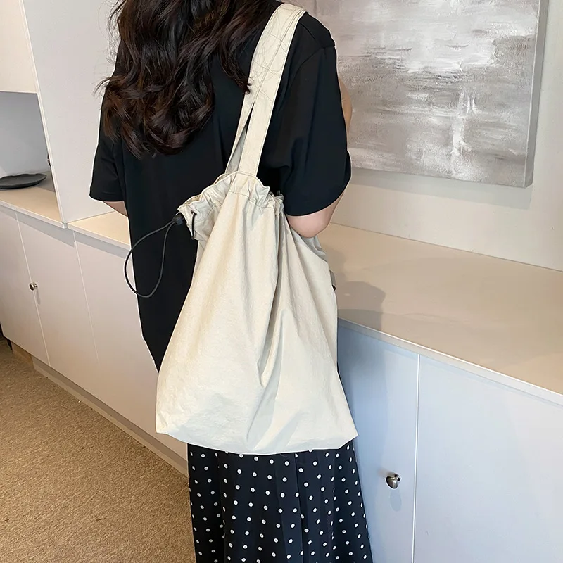 

Новая летняя женская сумка-тоут 2026 года: вместительная, модная, легкая, повседневная, на плечо, для работы и поездок