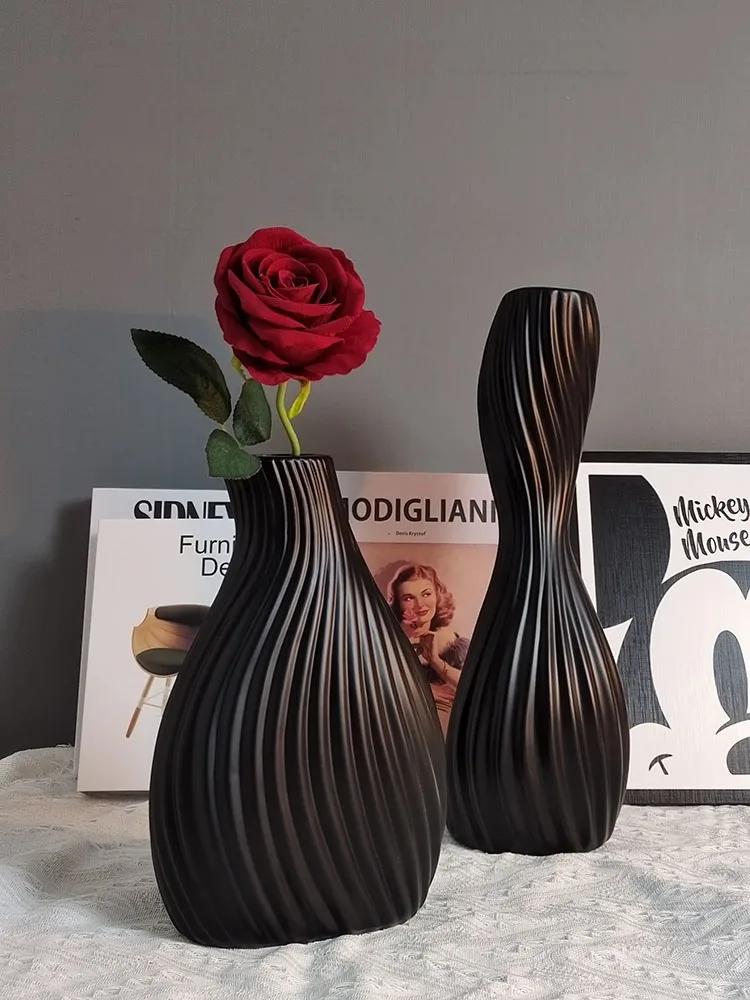 

Exquisite and Simple Black Art Swan Pattern Tabletop Ceramic Vases Decoration Soft Decoration Flower Decoration Artifact Gift