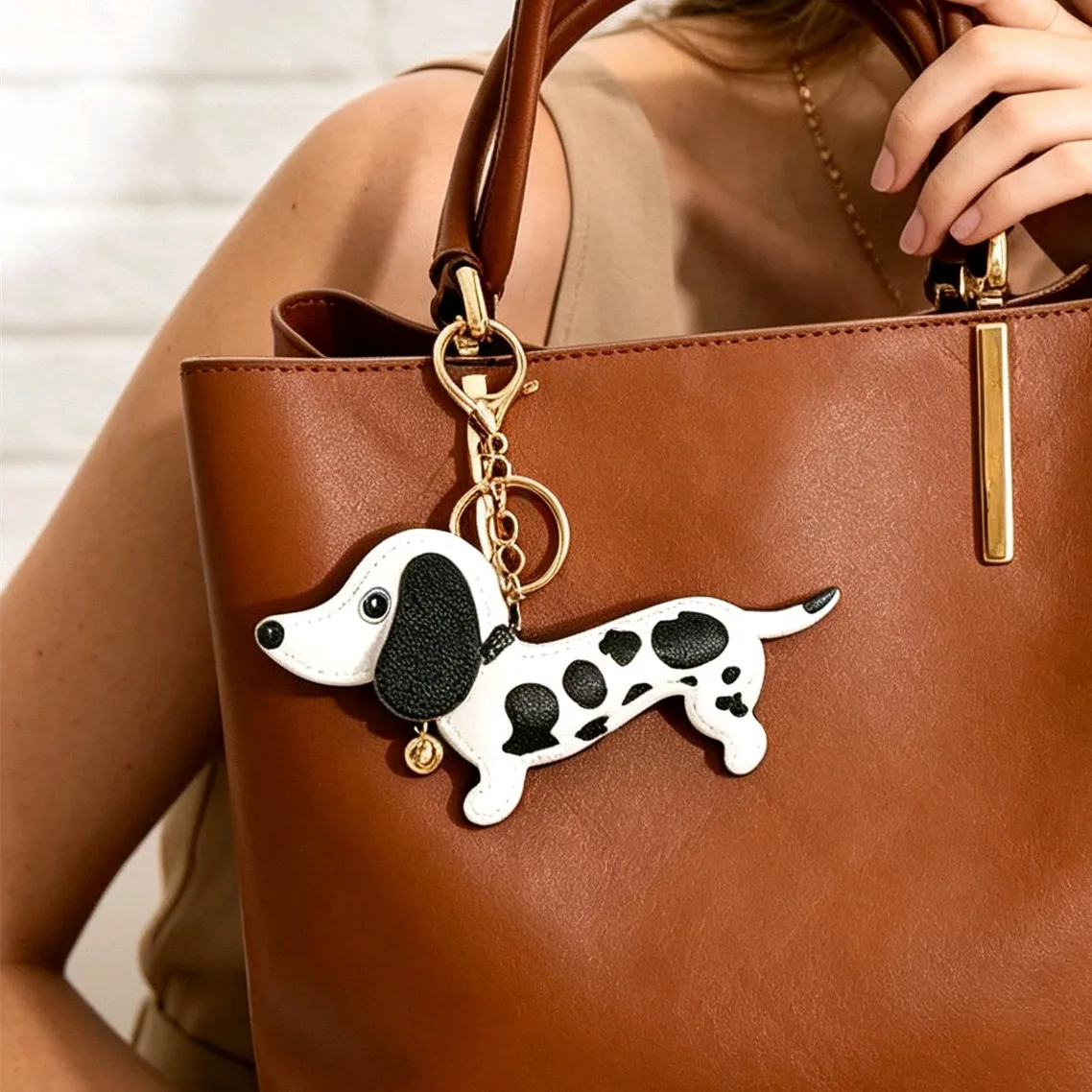 Gepunkteter Dackel-Leder-Schlüsselanhänger für Damen, trendiger Wiener-Hund-Welpen-Taschenanhänger, niedlicher Puffy-Geldbörsen-Anhänger, modisches Kawaii-Accessoire