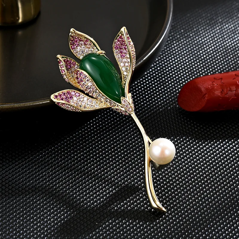 Chinese Style Elegant Luxury Gold Tone Green Chalcedony Magnolia Brooch Freshwater Pearl Rhinestone Lucky Blessing Pin For Women